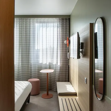 Ibis Styles Centre Gare מלון 3*
